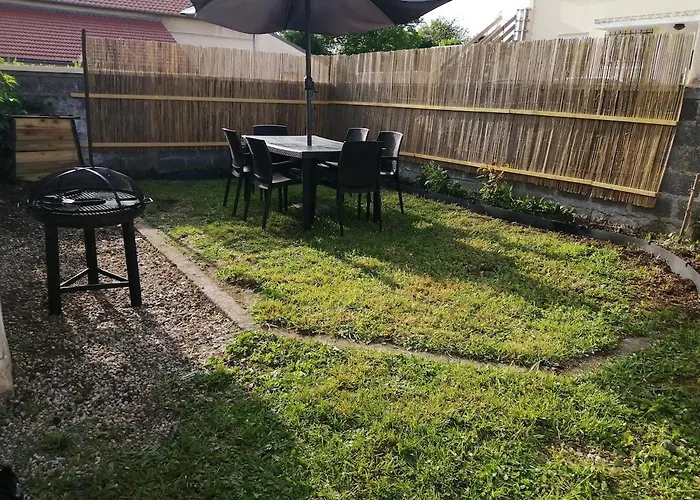 Сasa de vacaciones Charmante Petite Maison De A 20 Minutes De La *